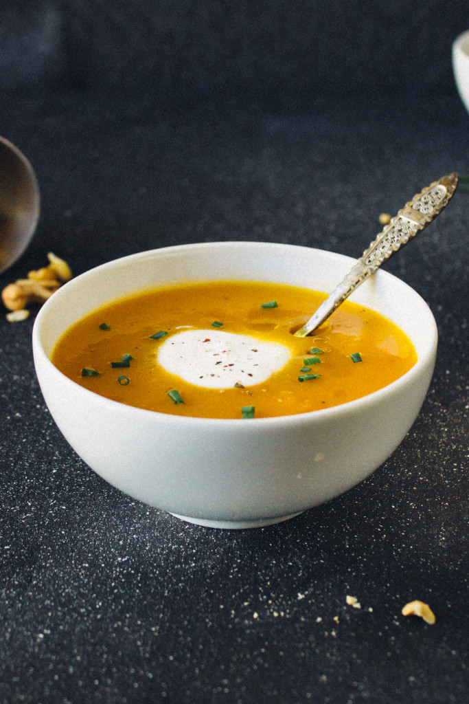 5 INGREDIENTS BUTTERNUT SQUASH SOUP - The Yummie